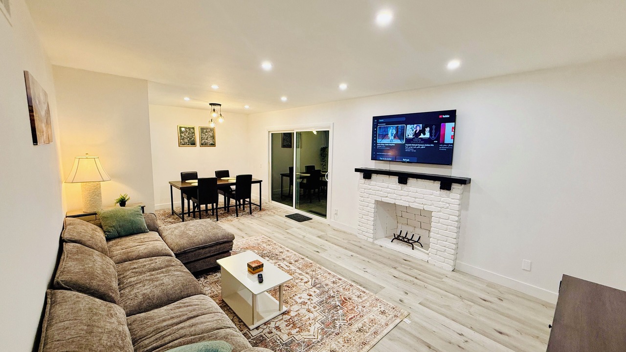 Photo of Livingroom in Canoga Park