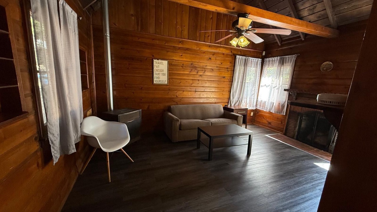 Photo of Livingroom in Crestline