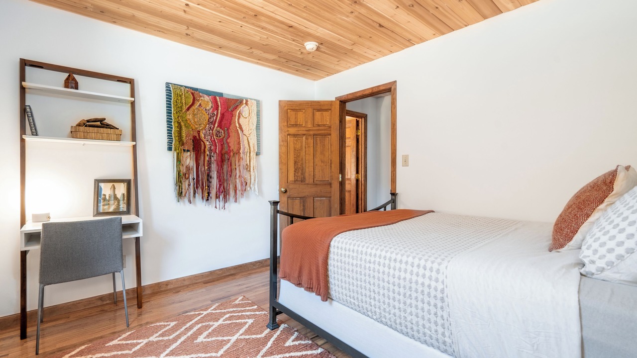 Photo of Bedroom in Doyle