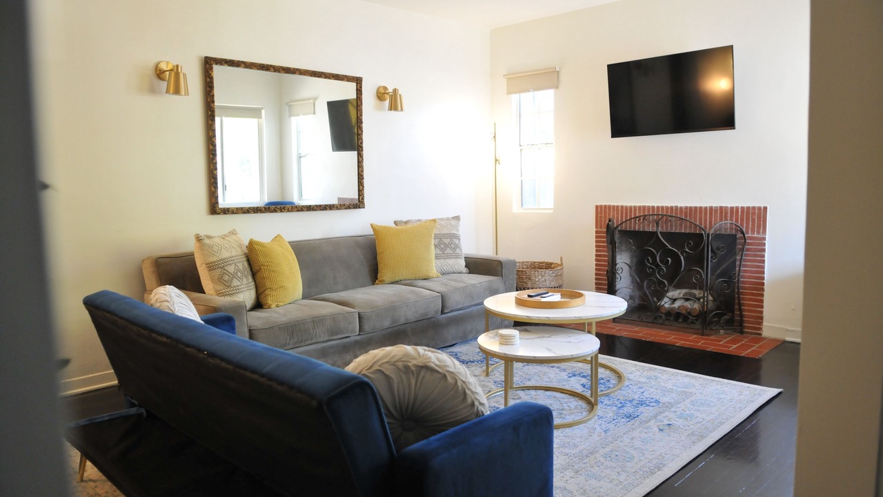 Photo of Livingroom in Toluca Woods