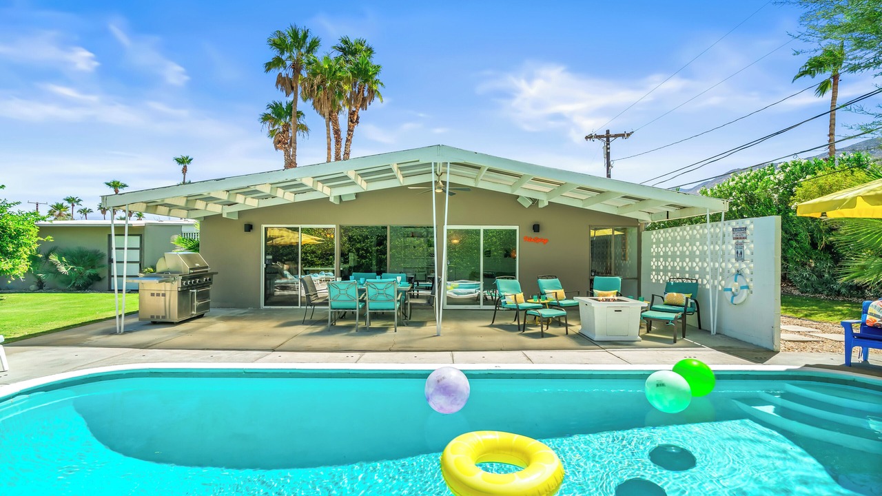 Photo of Outdoor in Racquet Club Estates