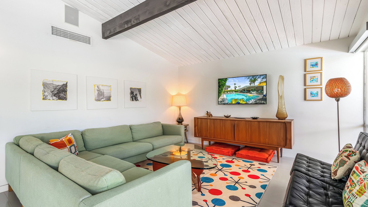 Photo of Livingroom in Racquet Club Estates
