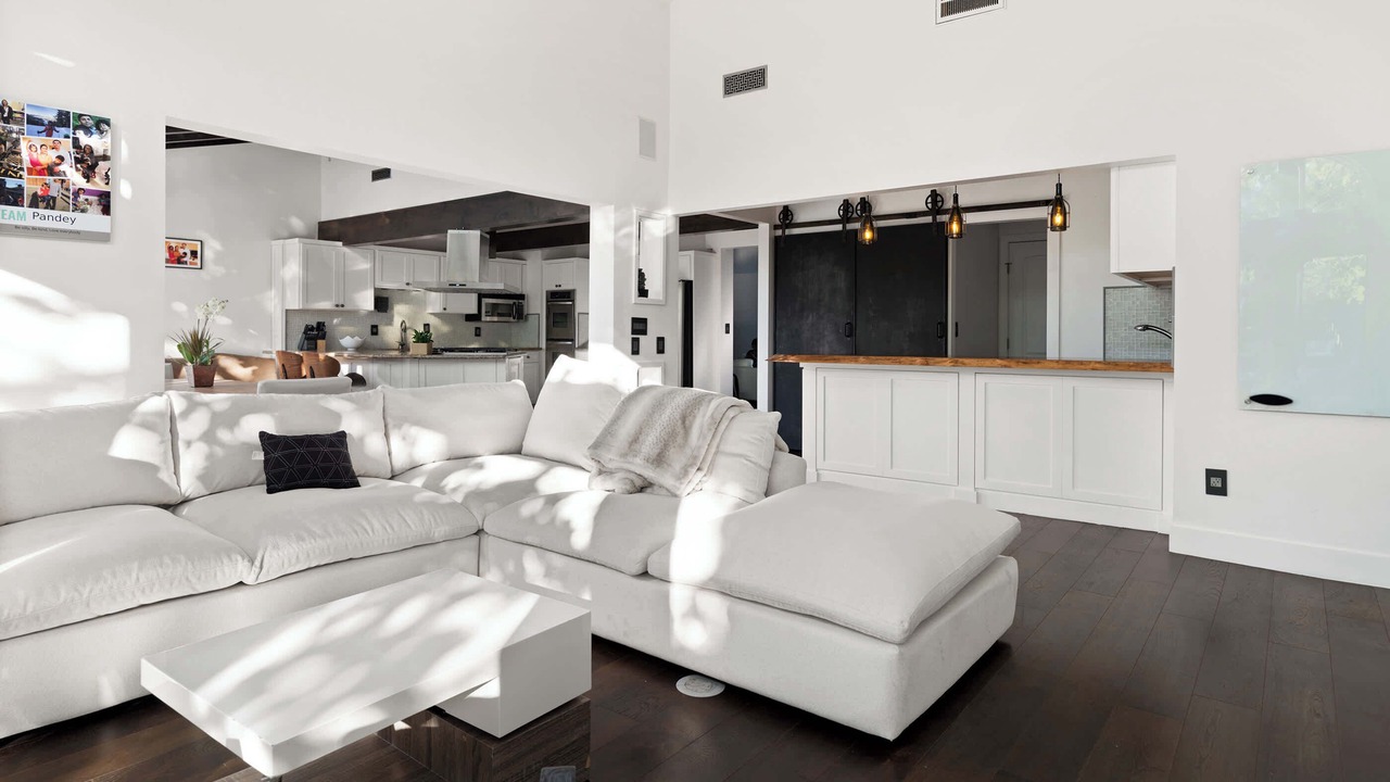 Photo of Livingroom in Saratoga