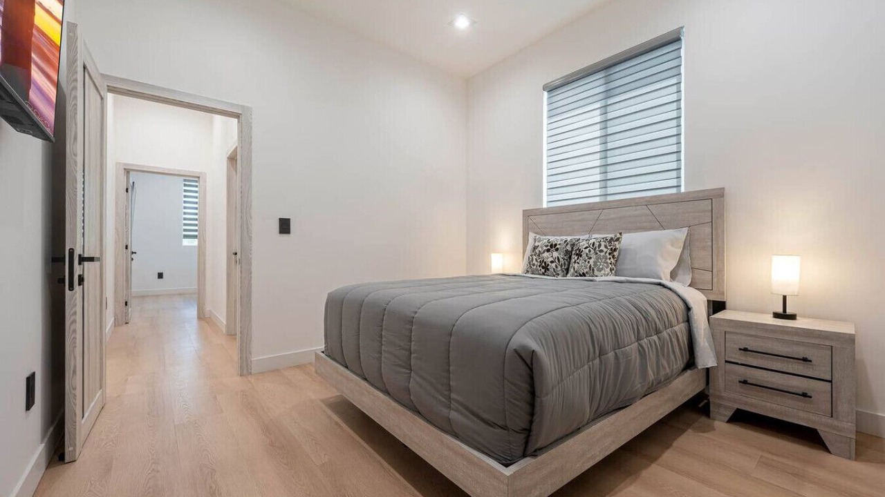 Photo of Bedroom in Valley Glen