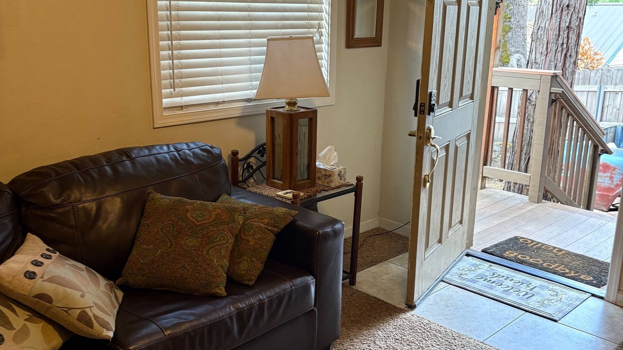 Photo of Livingroom in Dunsmuir