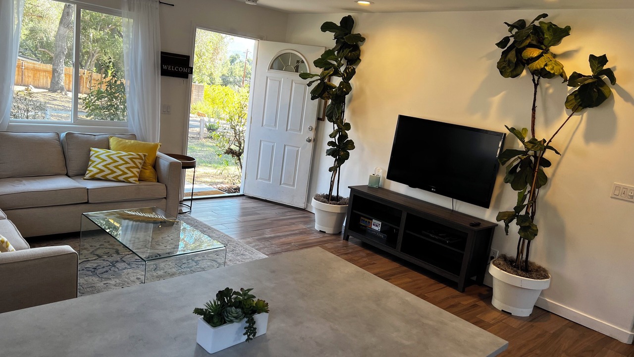 Photo of Livingroom in Meiners Oaks