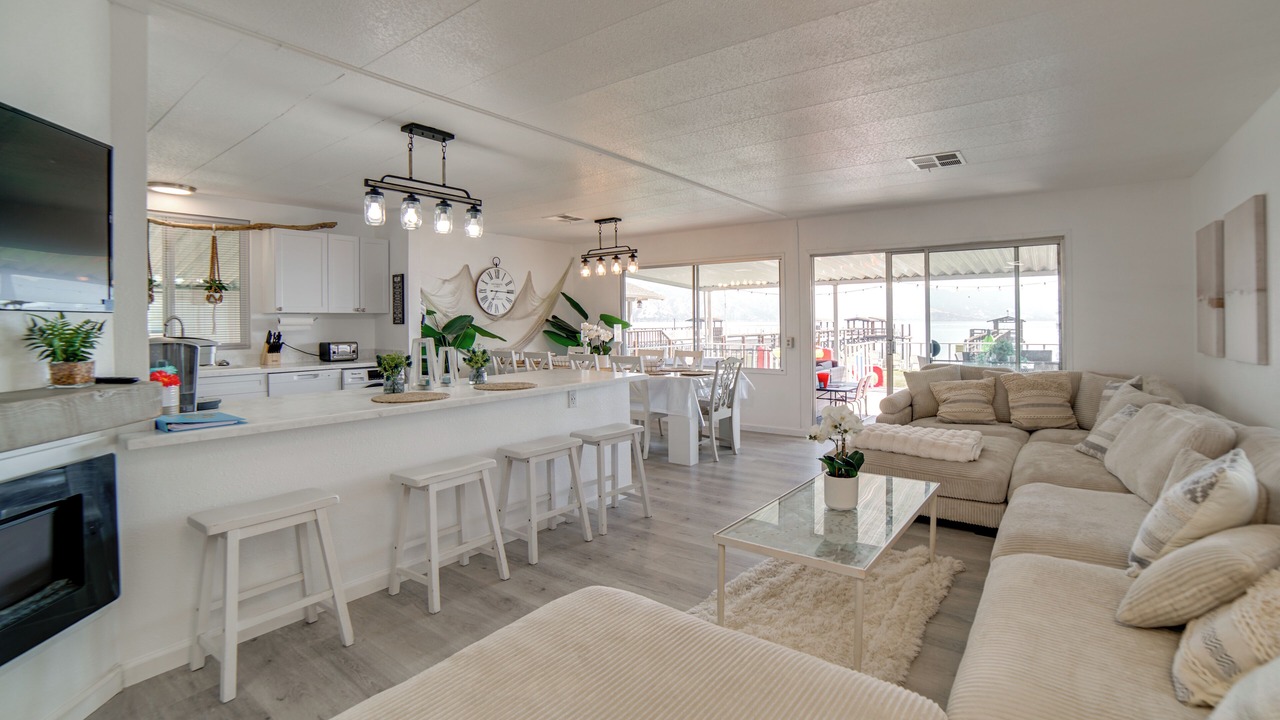 Photo of Livingroom in North Lakeport