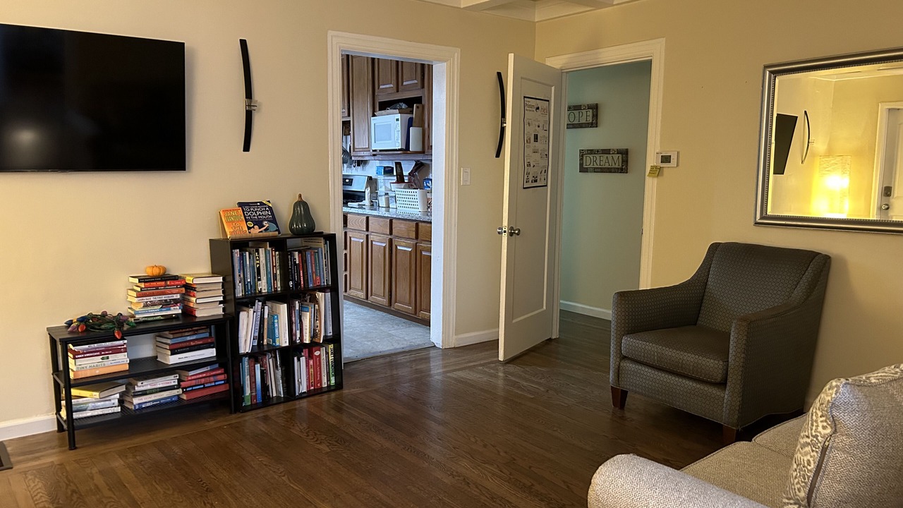 Photo of Livingroom in East Palo Alto