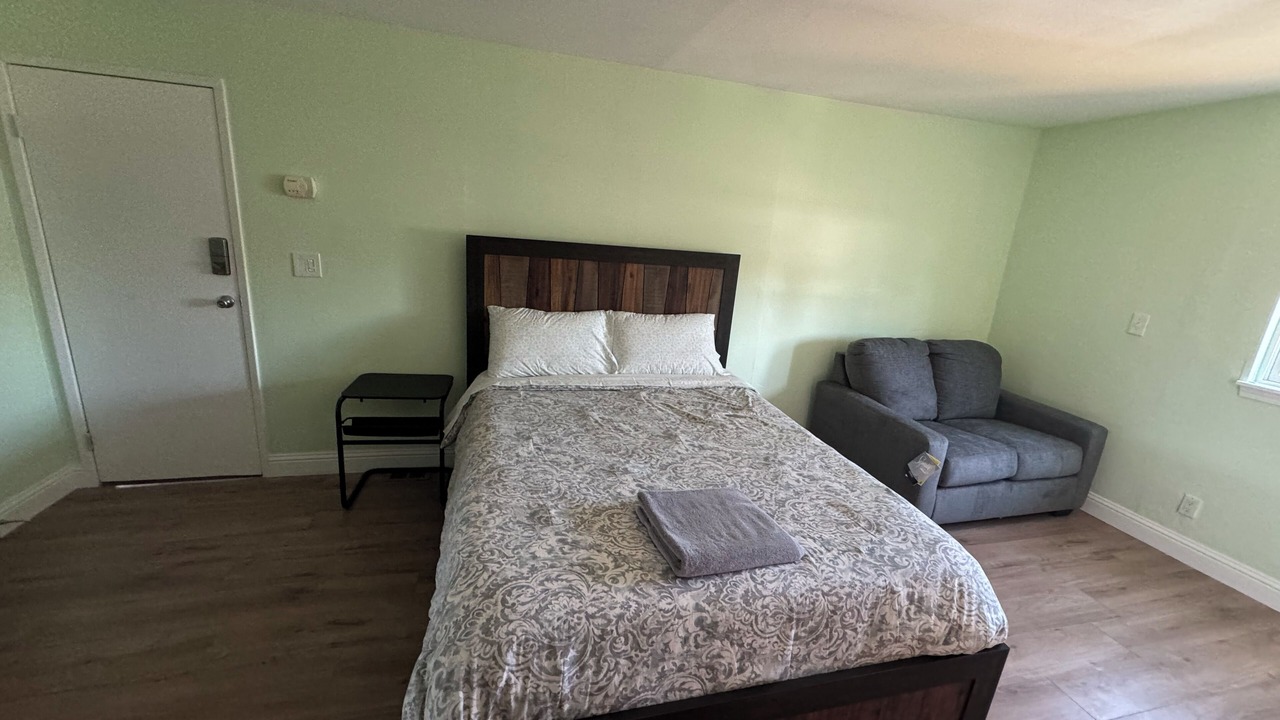 Photo of Bedroom in East Palo Alto