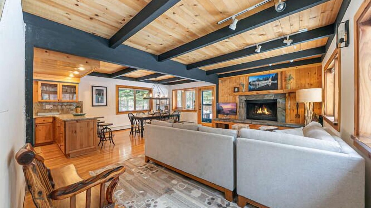 Photo of Livingroom in Tahoe Pines