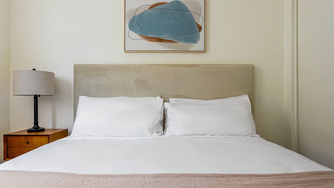 Photo of Bedroom in Wilshire Center