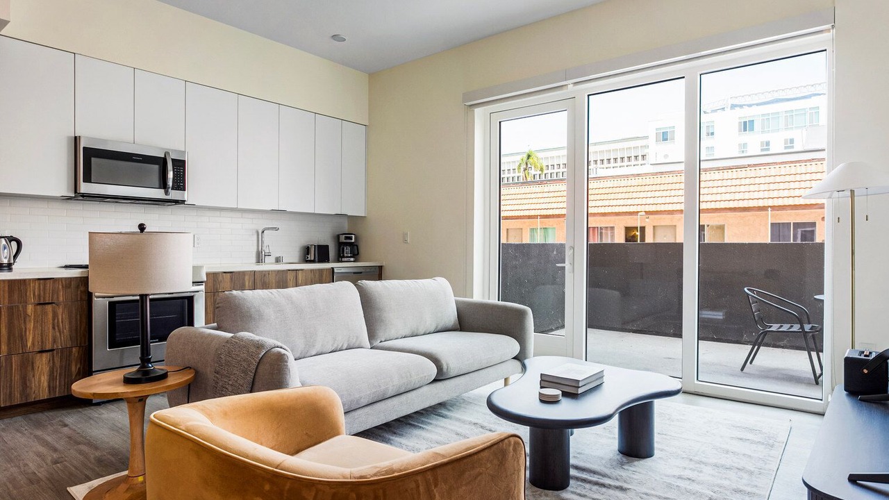 Photo of Livingroom in Wilshire Center