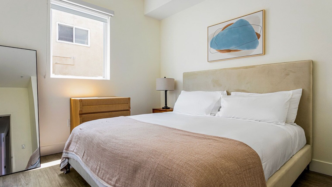 Photo of Bedroom in Wilshire Center