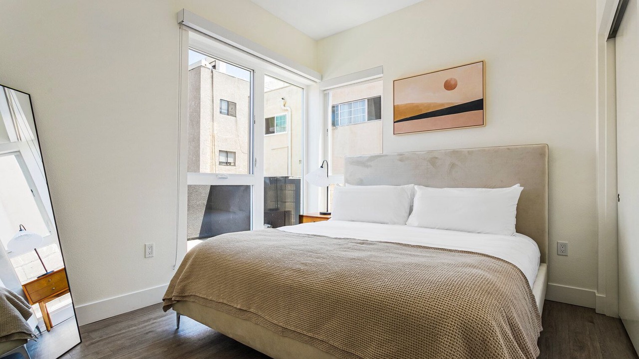 Photo of Bedroom in Wilshire Center