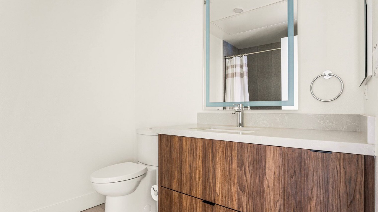 Photo of Bathroom in Wilshire Center