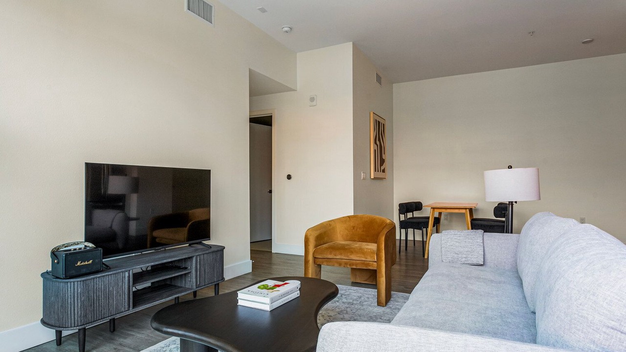Photo of Livingroom in Wilshire Center