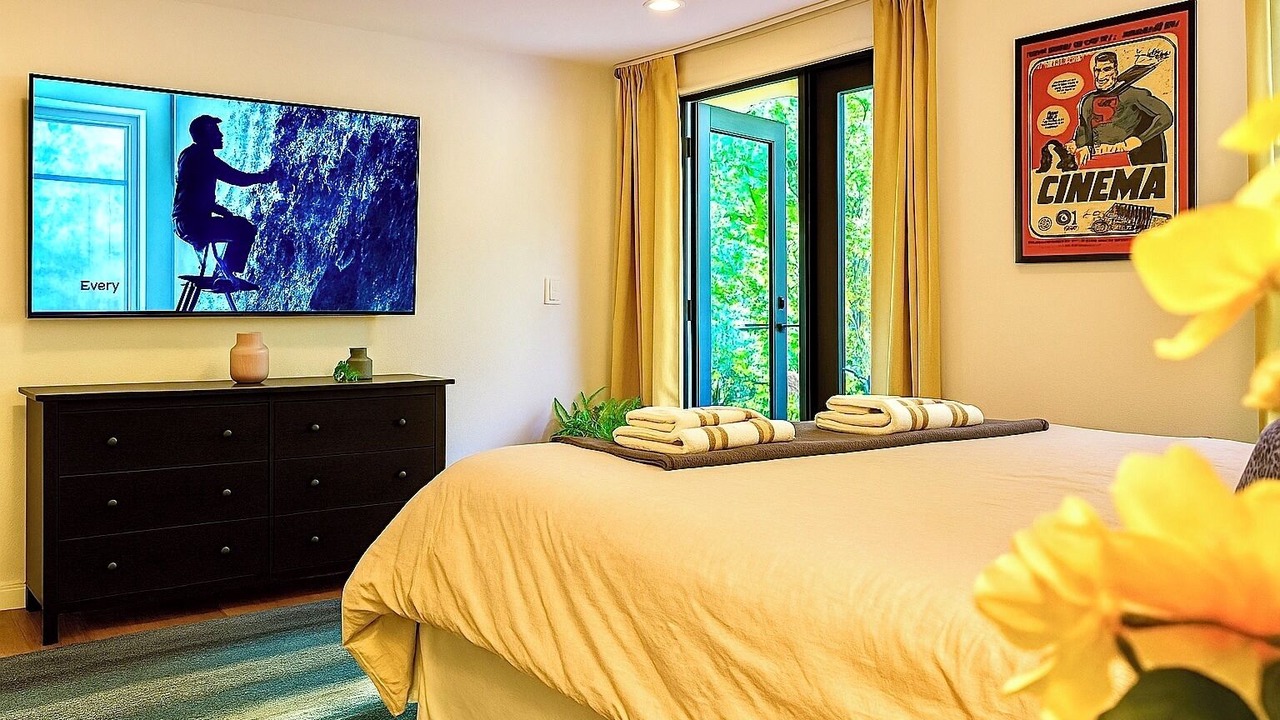 Photo of Outdoor in Hollywood Hills West