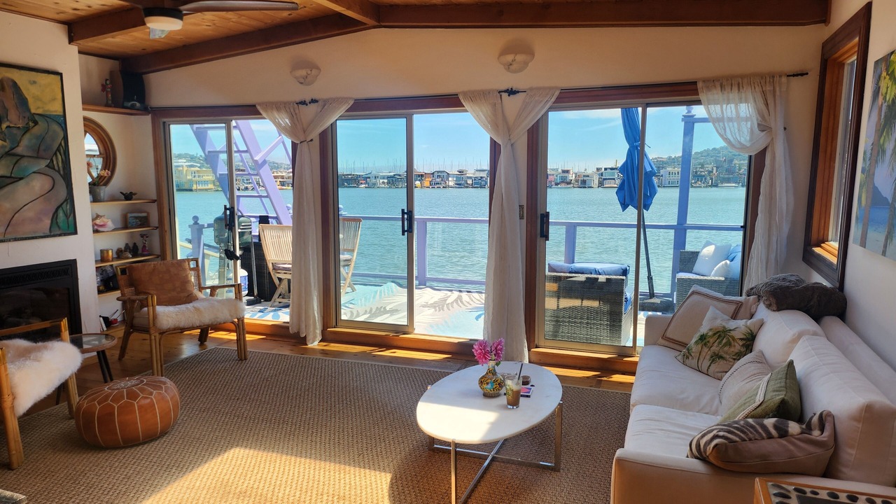 Photo of Livingroom in Marin City