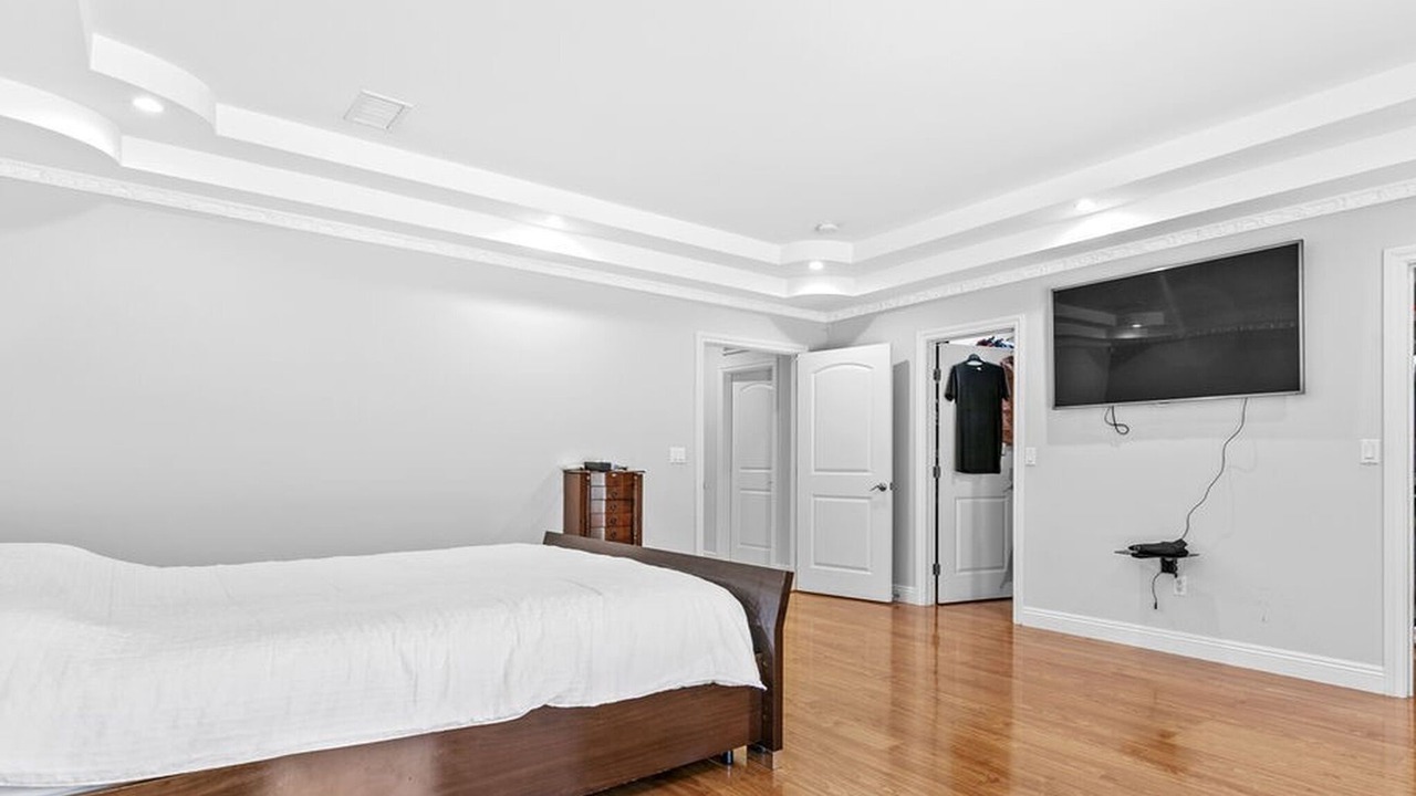 Photo of Bedroom in Valley Glen