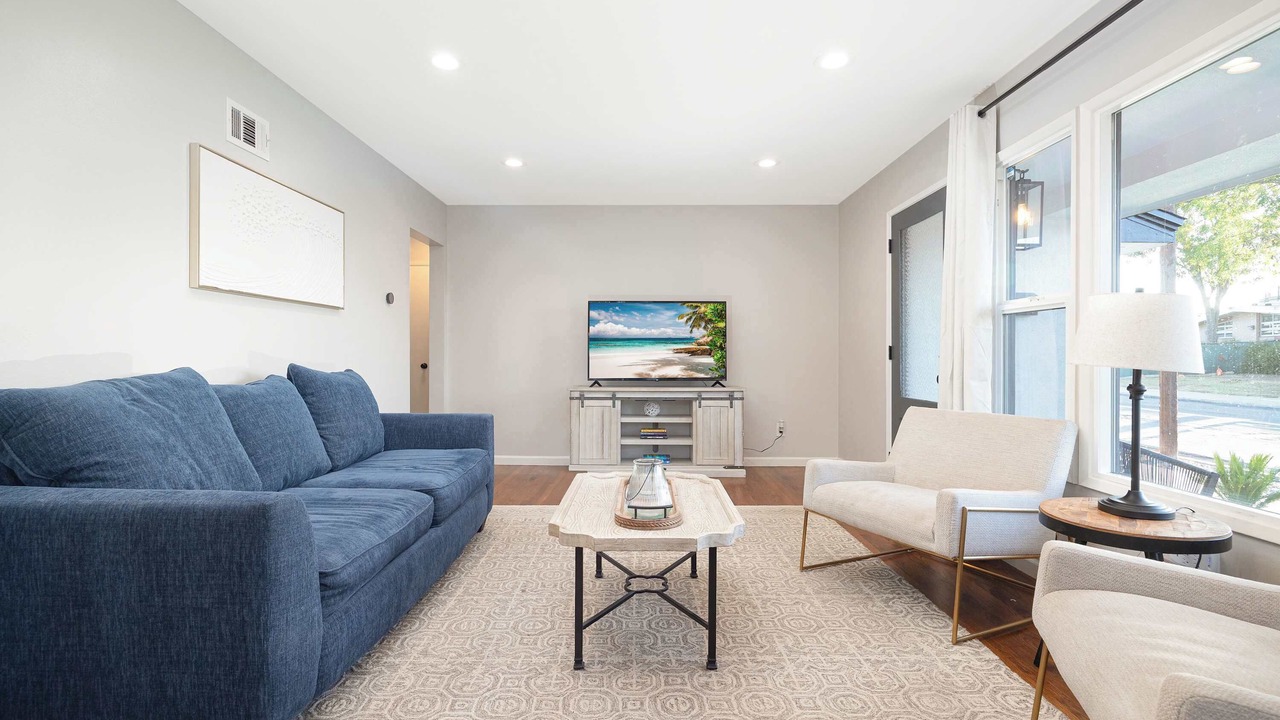 Photo of Livingroom in Allied Gardens