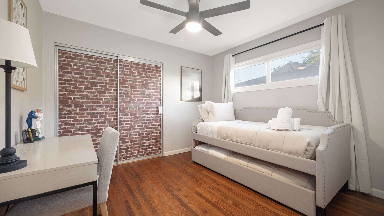 Photo of Bedroom in Allied Gardens
