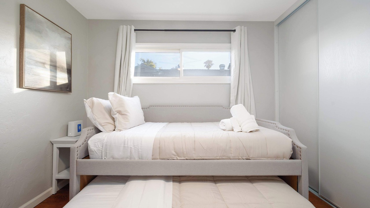Photo of Bedroom in Allied Gardens