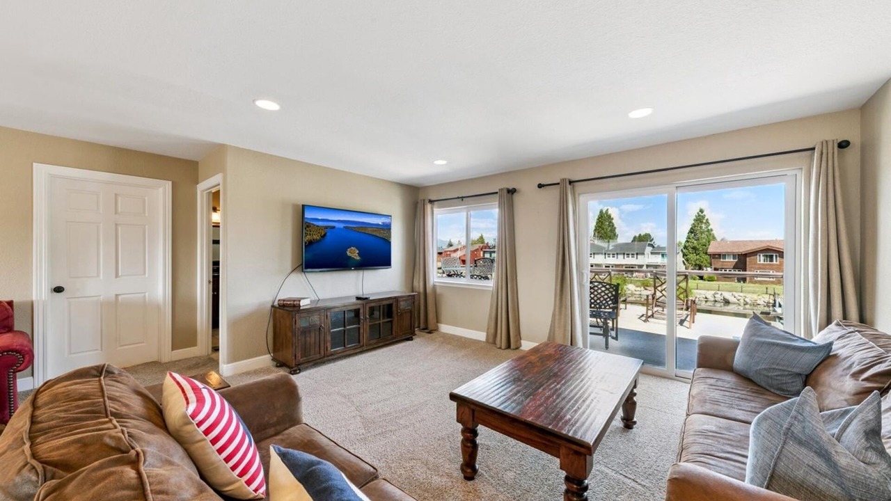 Photo of Livingroom in Tahoe Keys