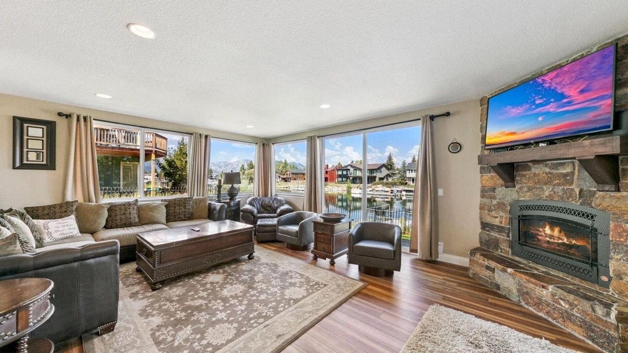 Photo of Livingroom in Tahoe Keys