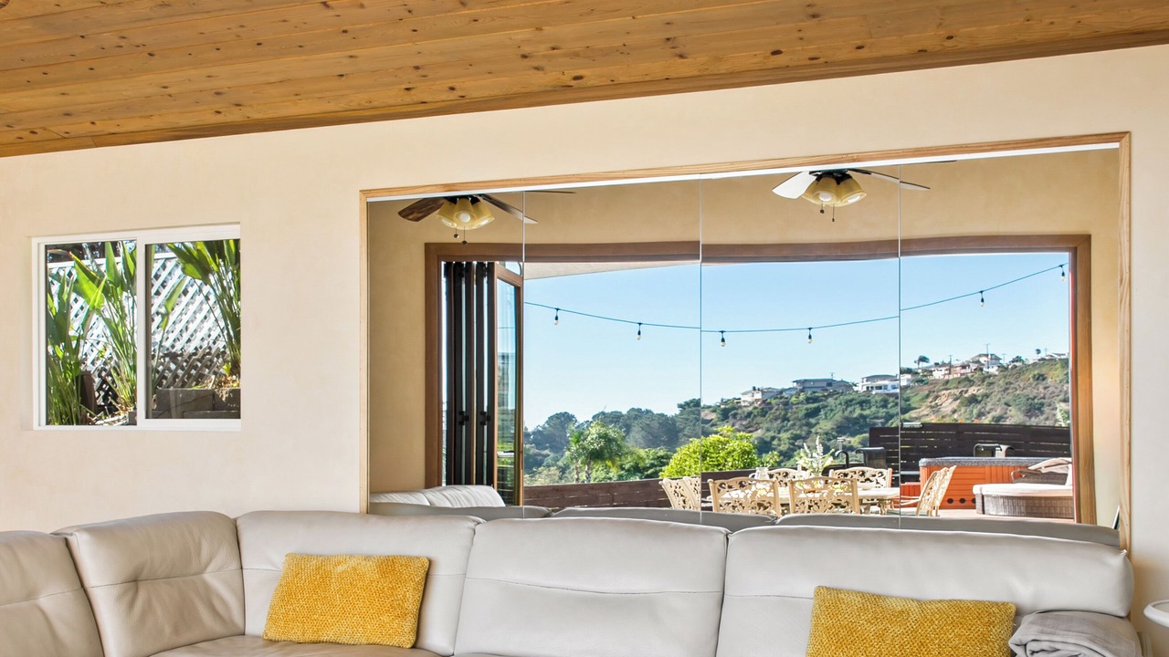 Photo of Livingroom in Bay Park