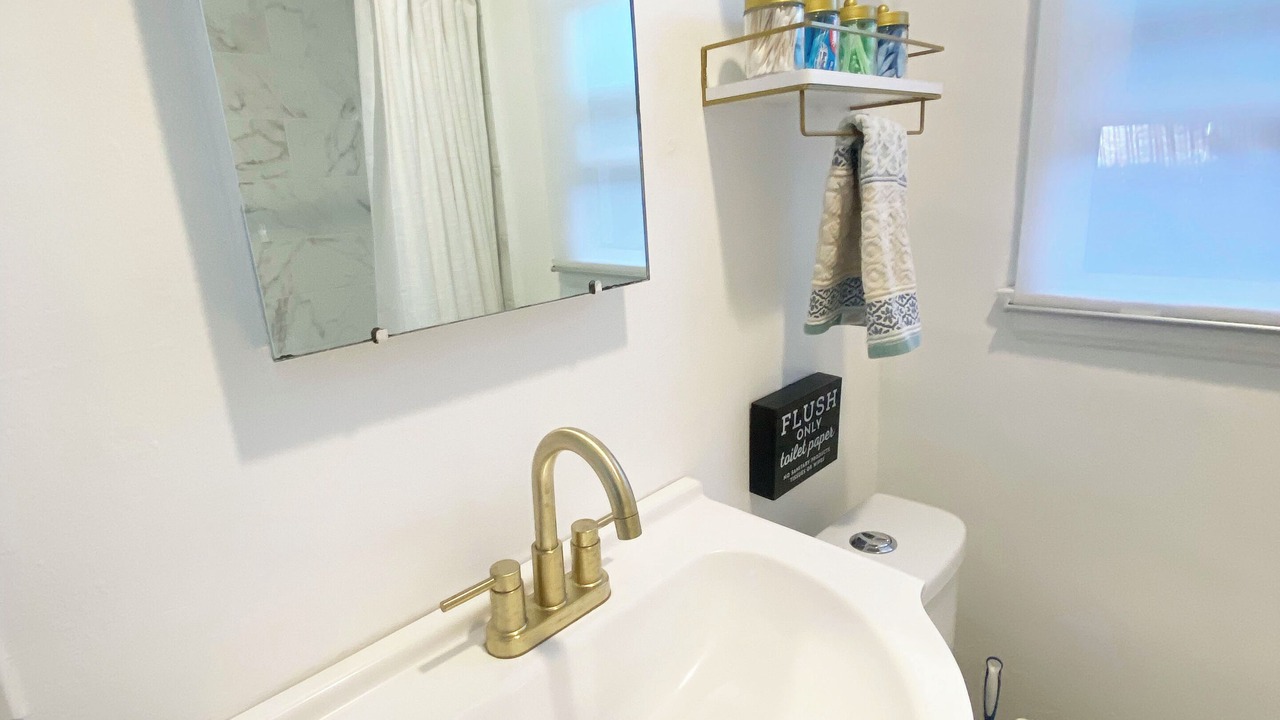 Photo of Bathroom in Lamanda Park