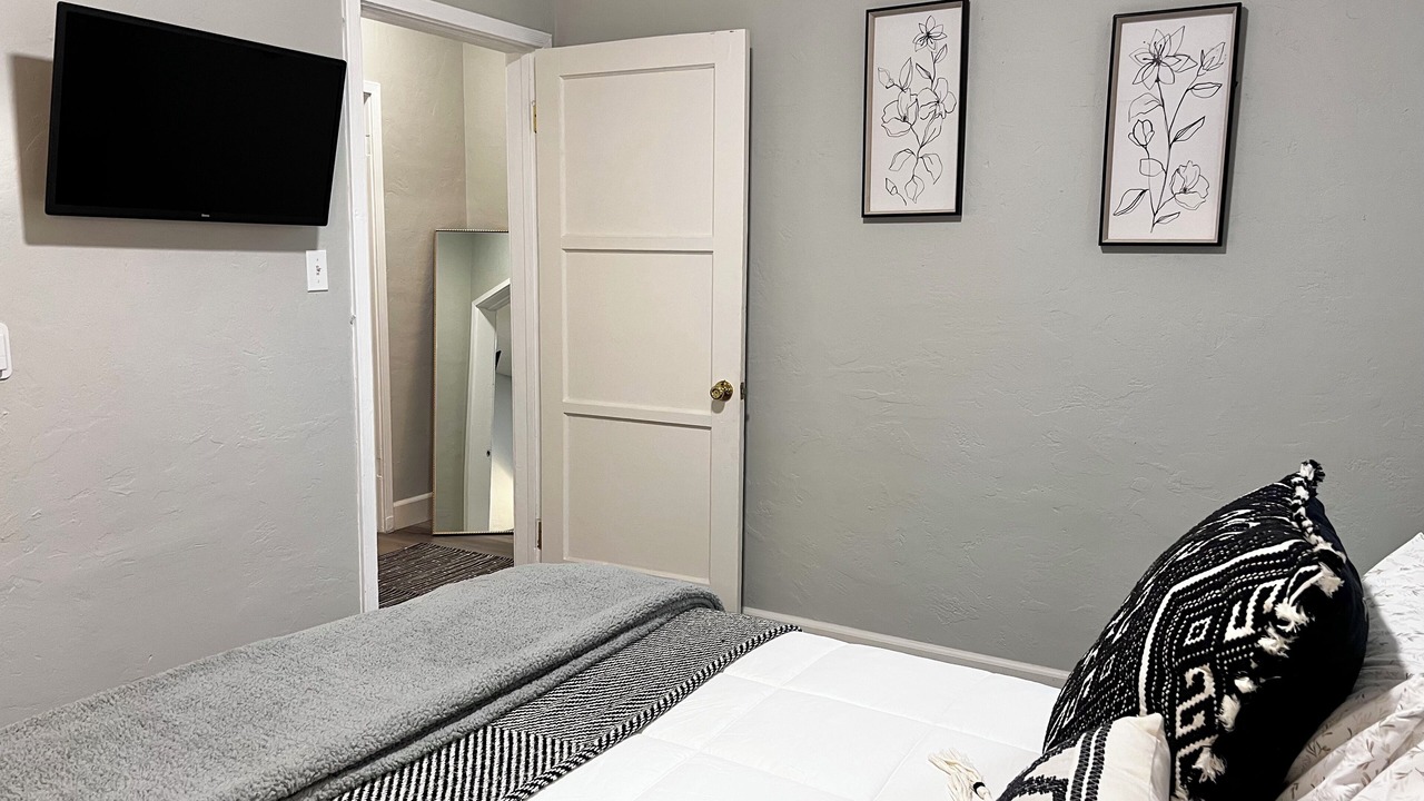 Photo of Bedroom in East Hollywood