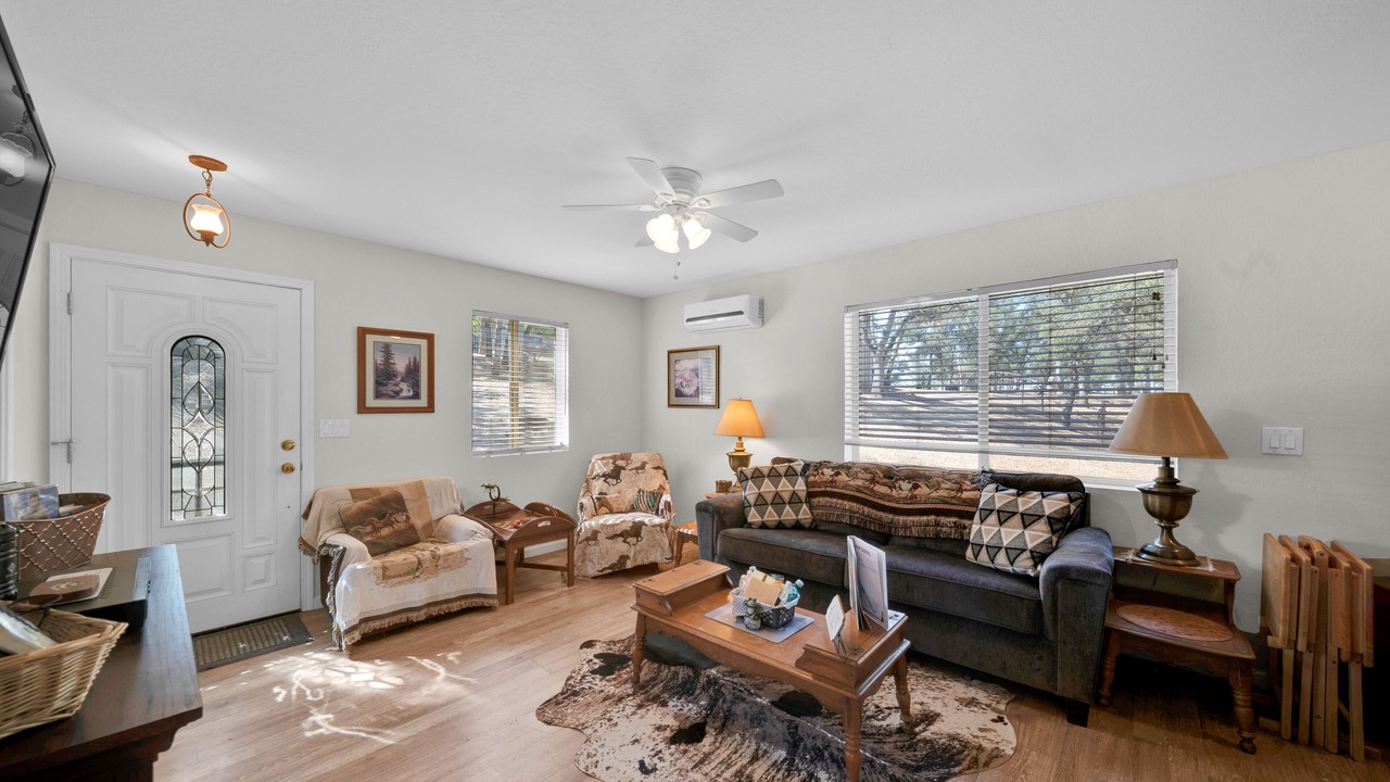 Photo of Livingroom in Red Bluff