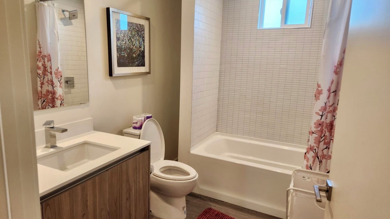 Photo of Bathroom in Pico-Union