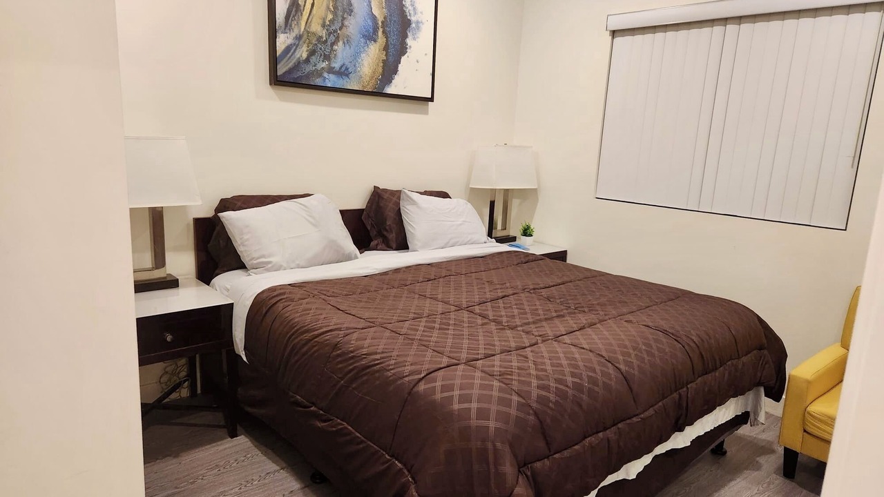 Photo of Bedroom in Pico-Union