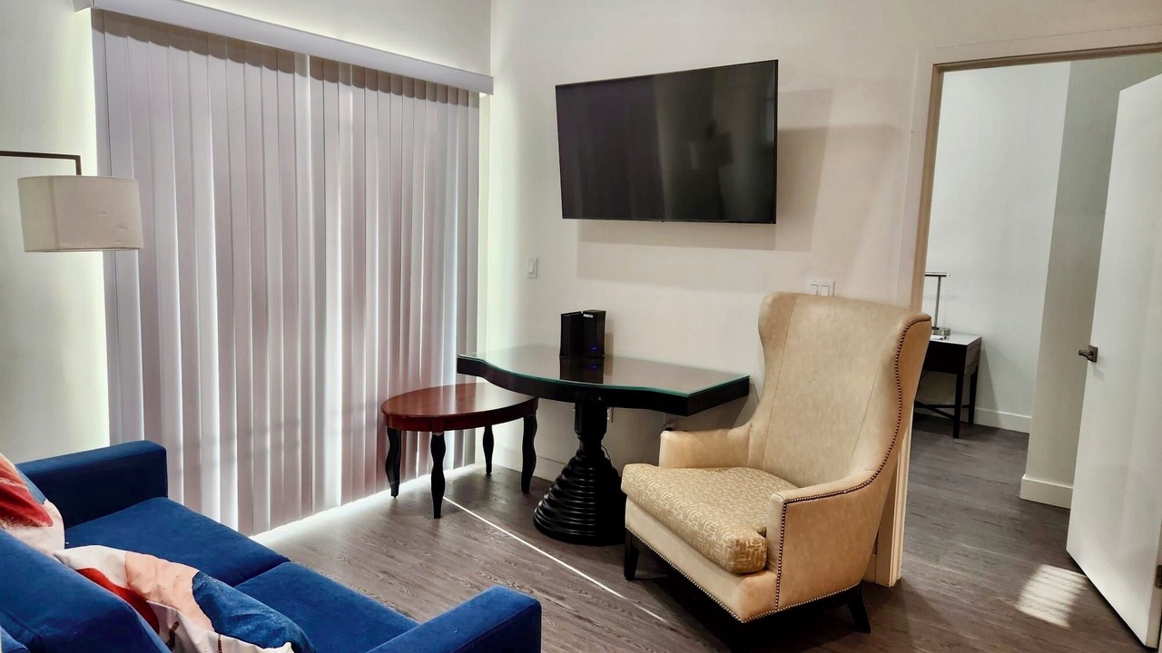 Photo of Livingroom in Pico-Union