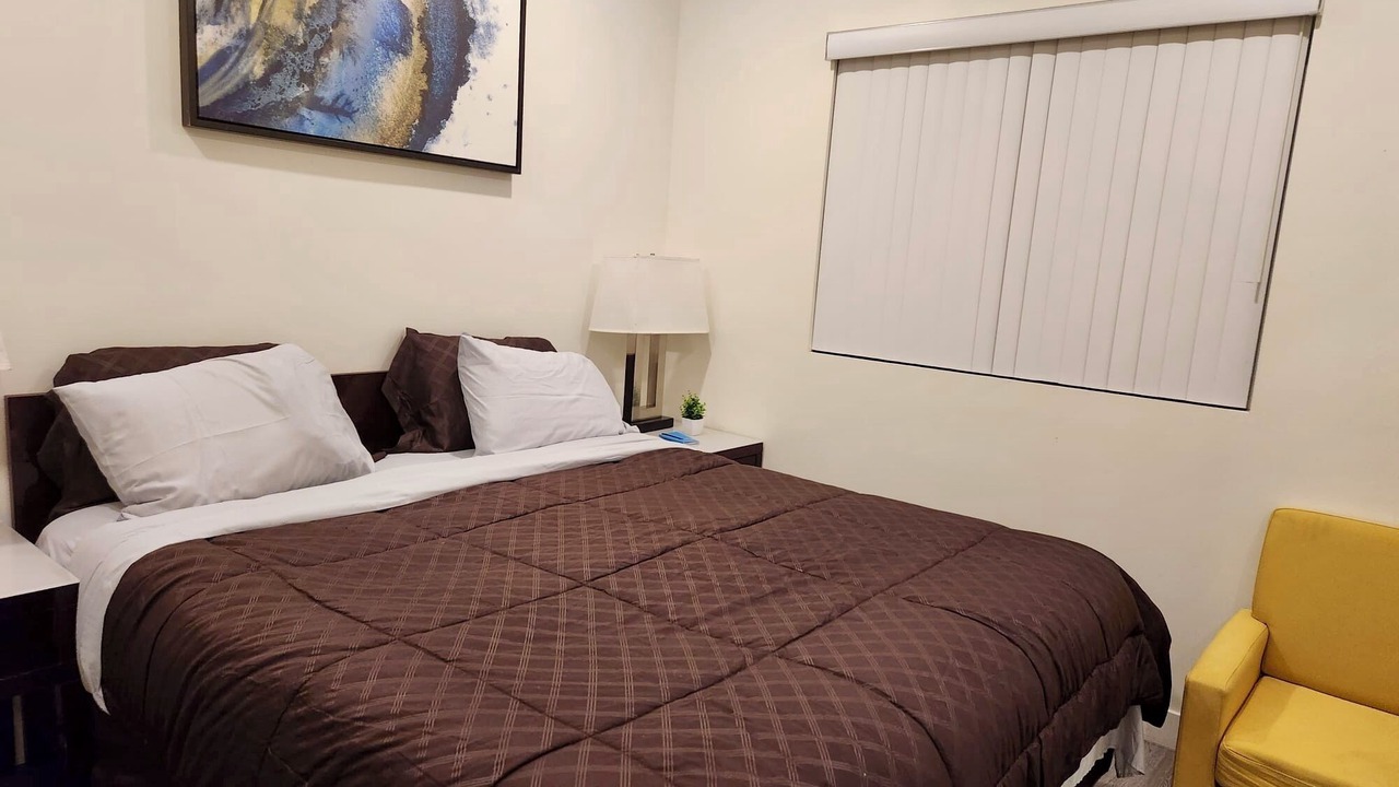 Photo of Bedroom in Pico-Union