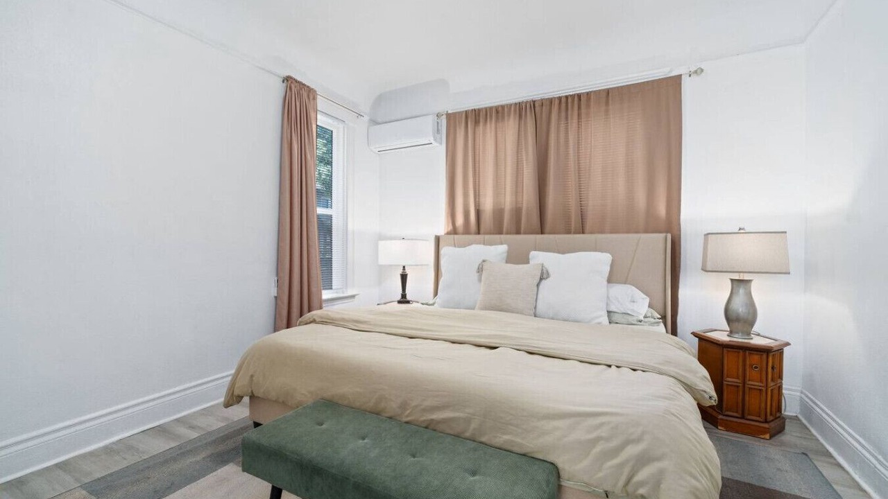 Photo of Bedroom in North Long Beach