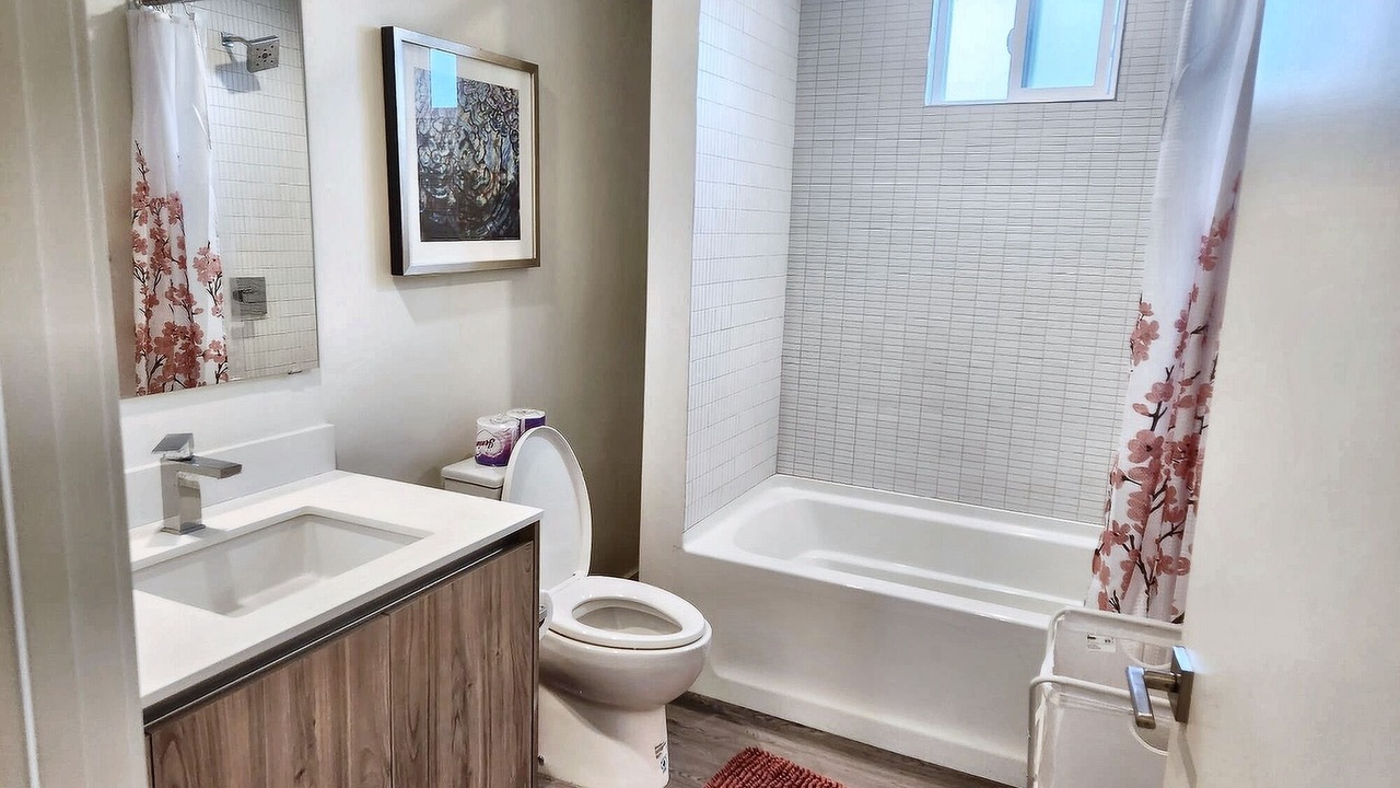 Photo of Bathroom in Pico-Union