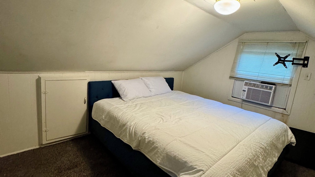 Photo of Bedroom in Crestline