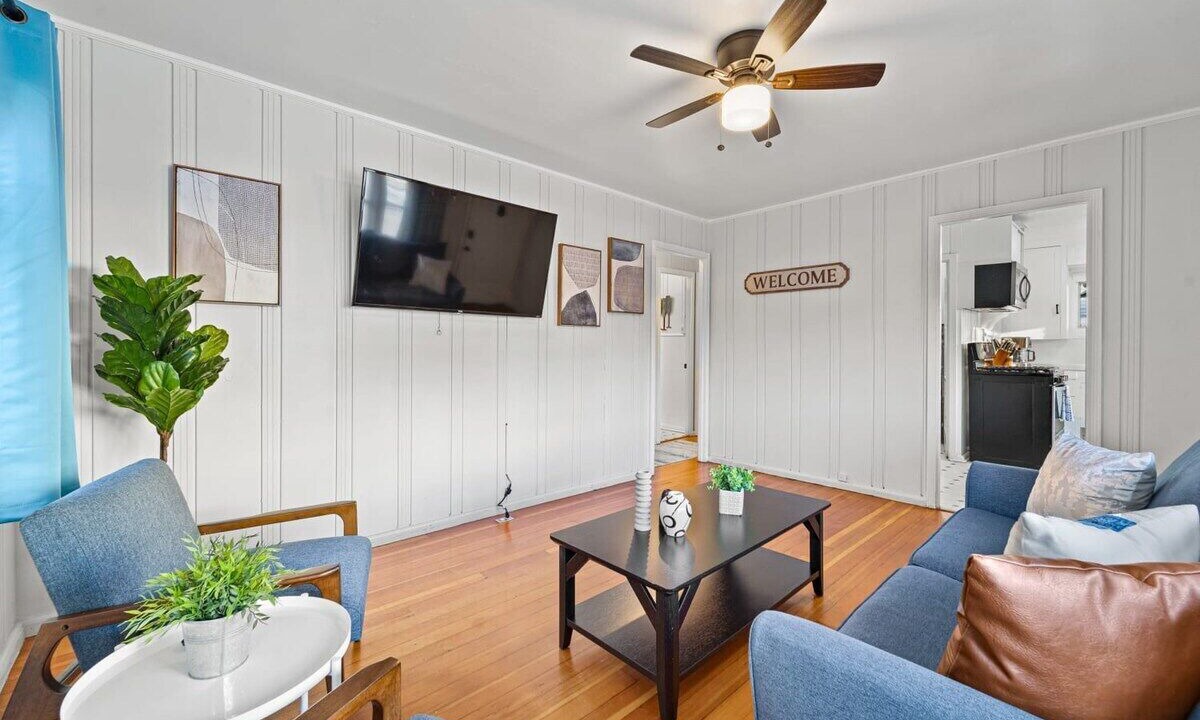 Photo of Livingroom in Golden Hill