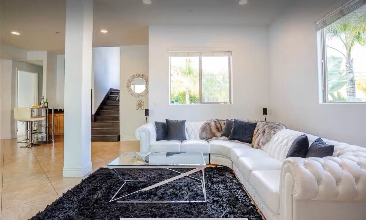 Photo of Livingroom in Tarzana