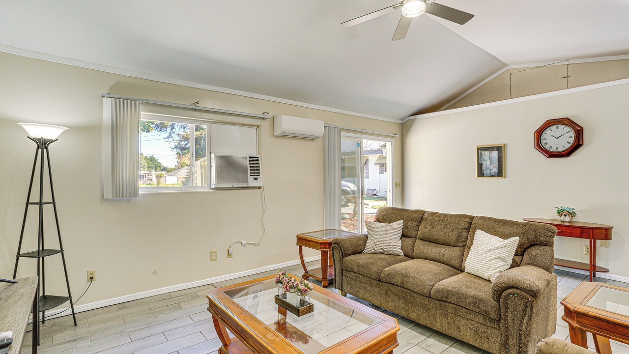 Photo of Livingroom in Red Bluff