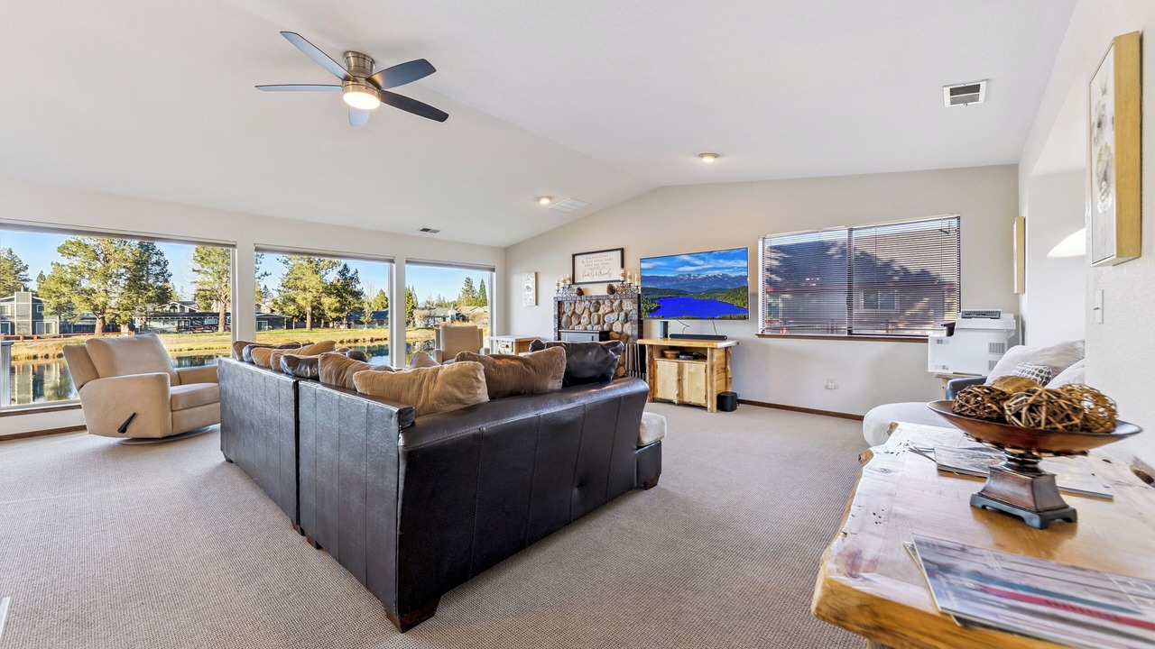 Photo of Livingroom in Tahoe Island