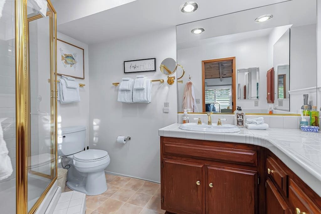 Photo of Bathroom in Blue Jay