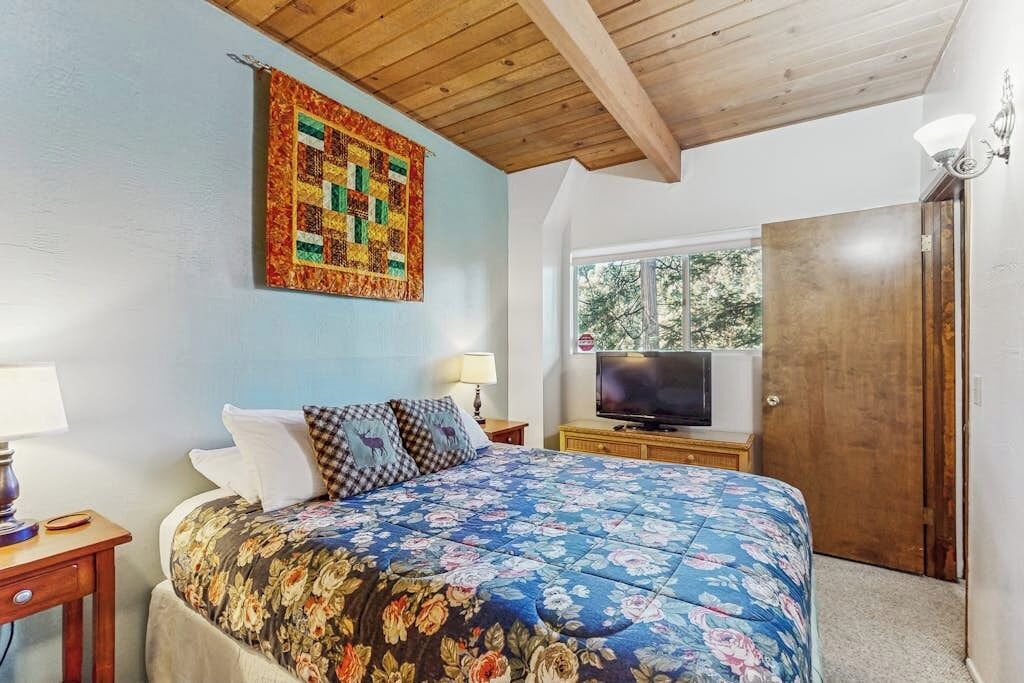 Photo of Bedroom in Arrowhead Villas