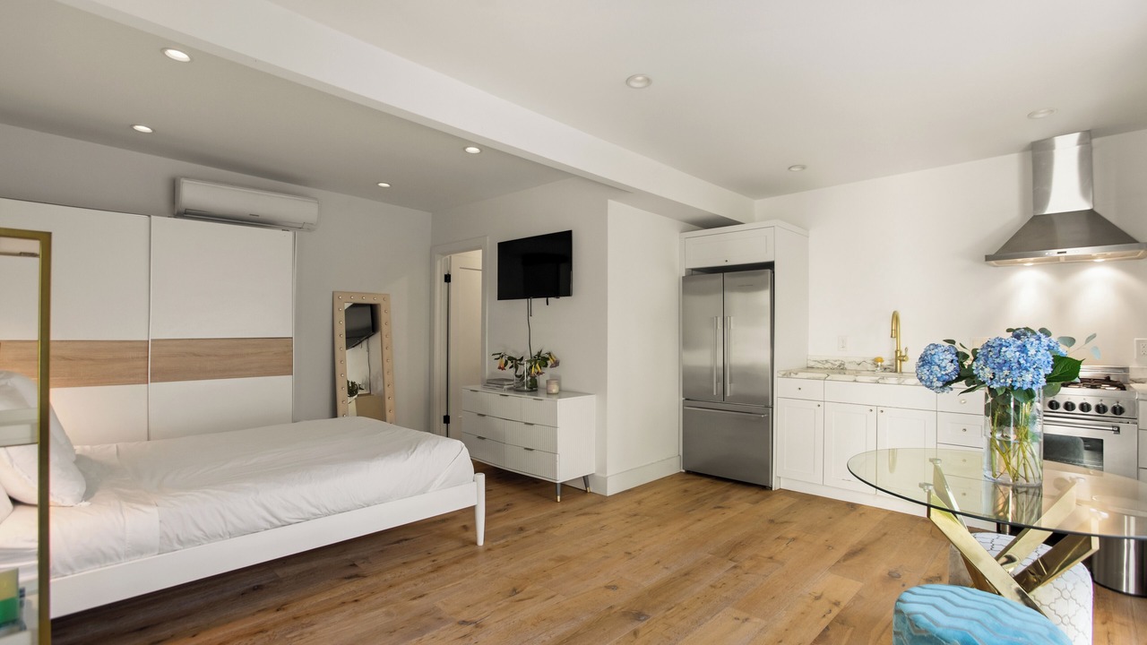 Photo of Bedroom in Beverly Grove
