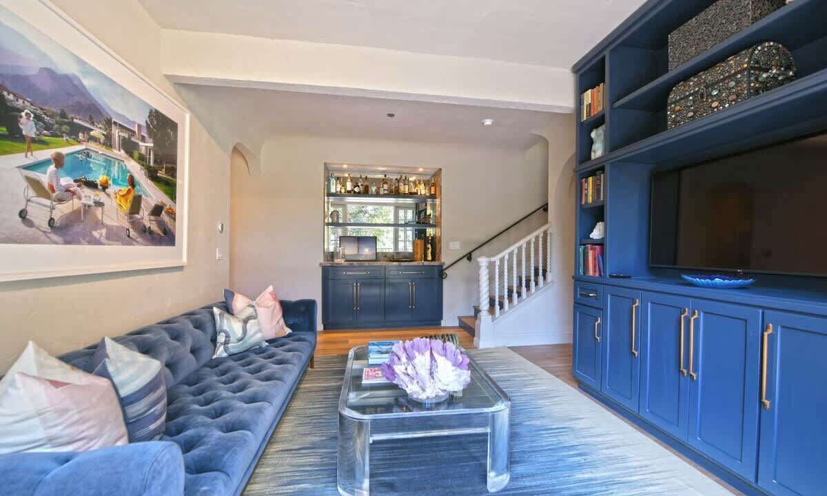 Photo of Livingroom in Beachwood Canyon
