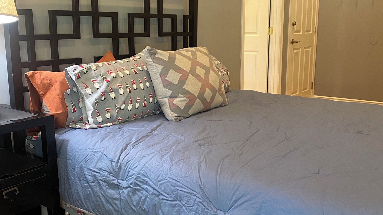 Photo of Bedroom in Valley Glen