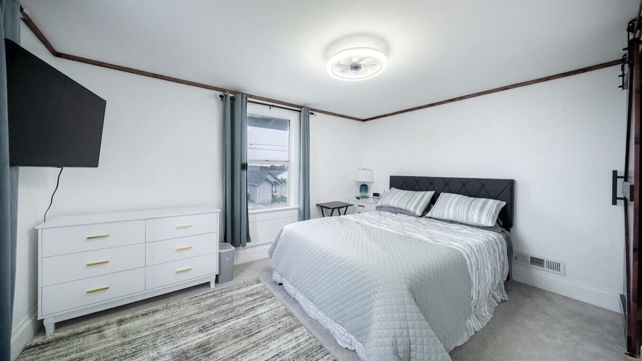 Photo of Bedroom in Crescent City