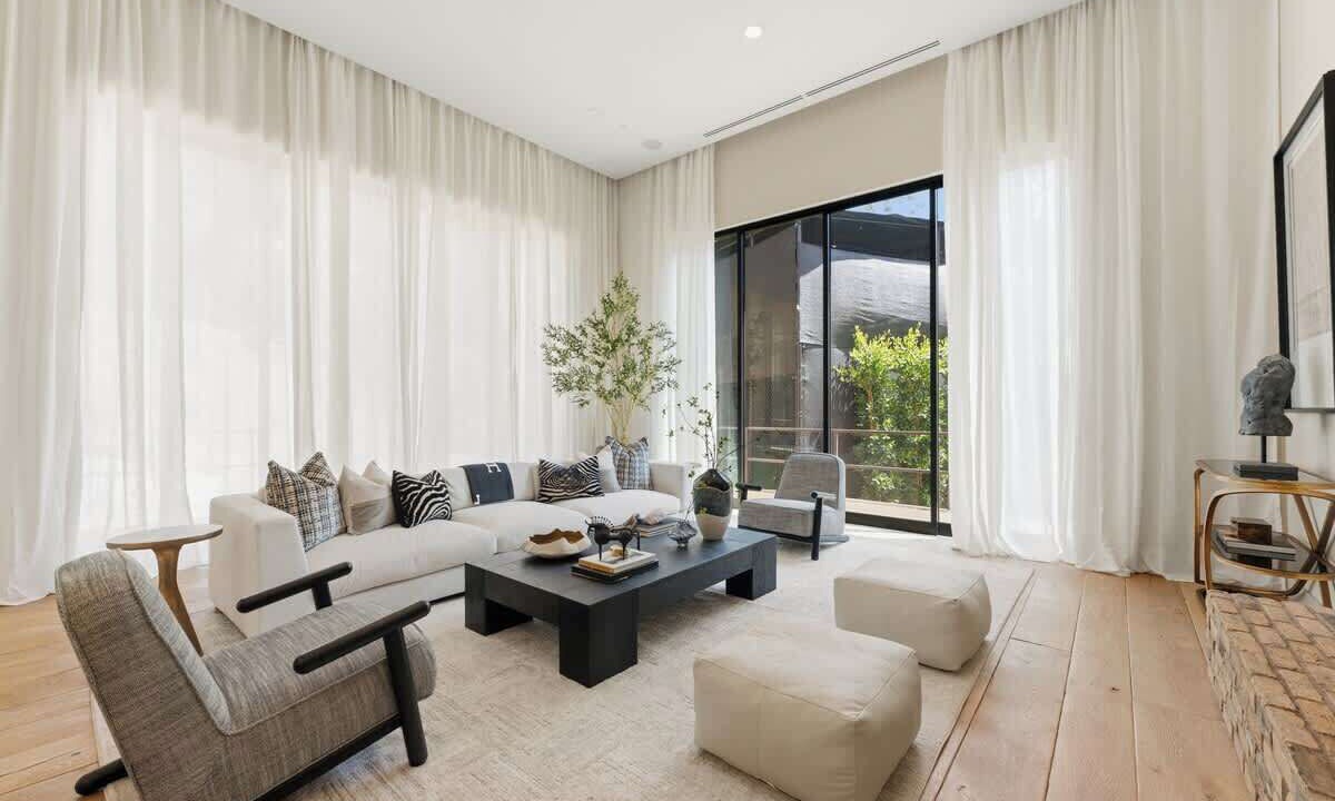 Photo of Livingroom in Beverly Hills